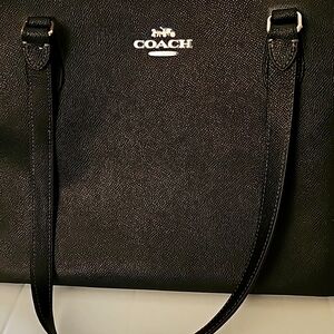 Coach..gallery tote bagShell partially made with recycled leather fiber layerFab